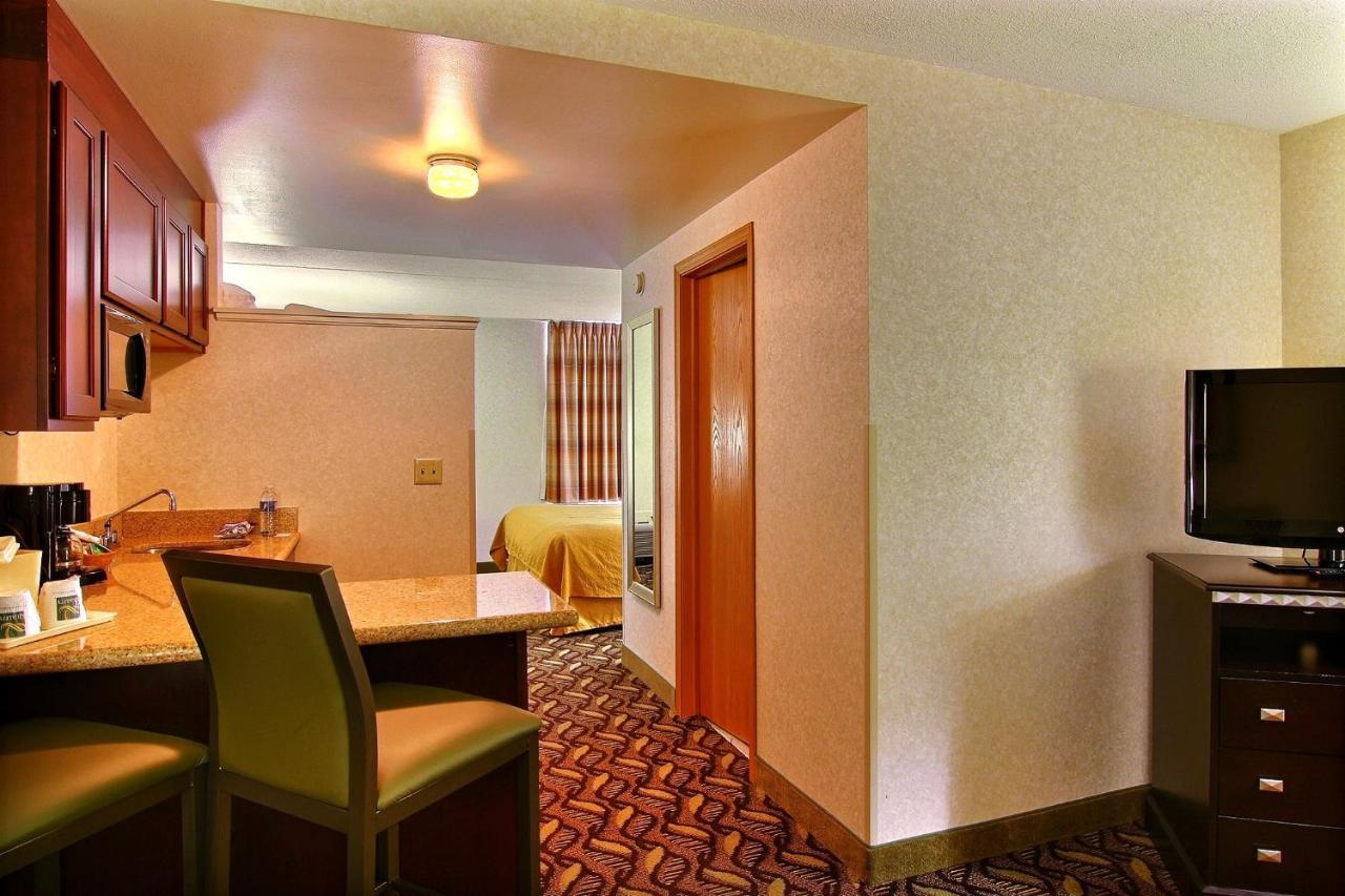 Quality Inn & Suites מנספילד מראה חיצוני תמונה